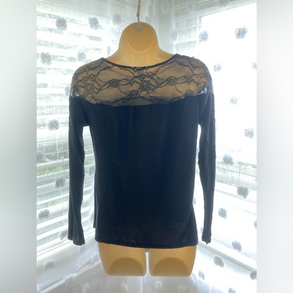 size medium blouse from h and m - Picture 2 of 3